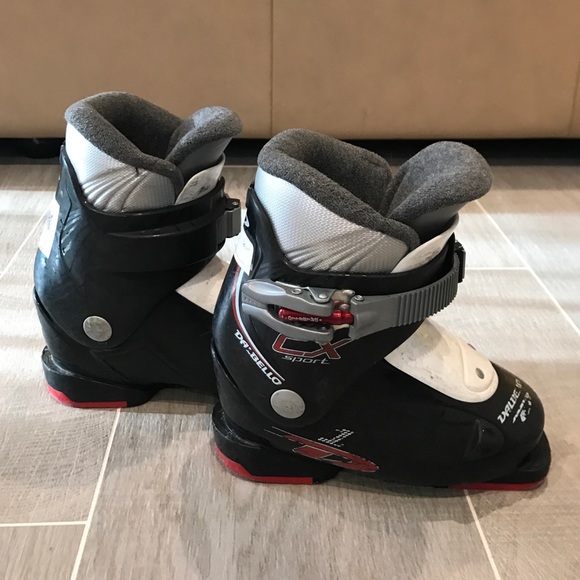 Kids ski boots