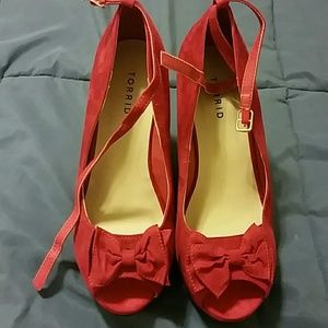 Red peep toe bow wedge