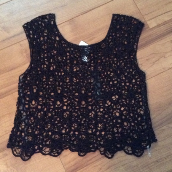 Cute black top