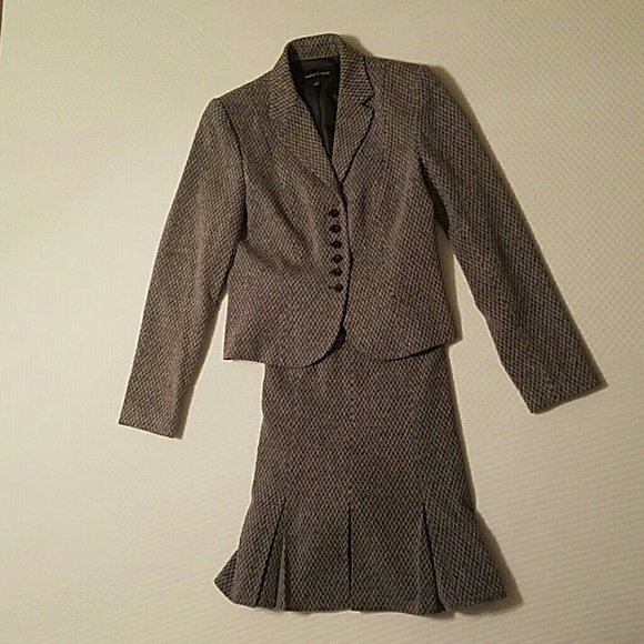 Black and White Isabel & Nina Skirt Jacket Suit