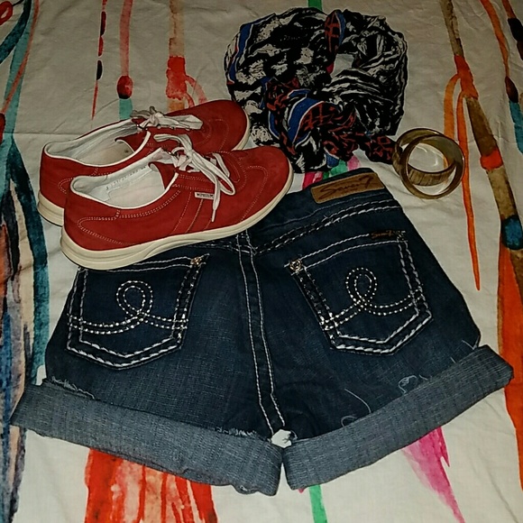 MEMPHISTO LASER SNEAKER SIZE 9