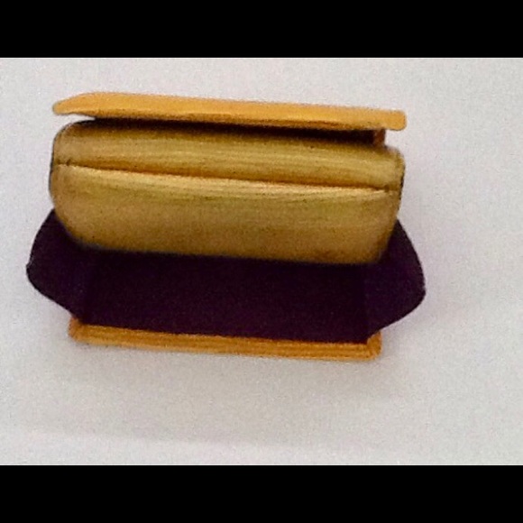 Authentic Vintage Louis Vuitton Epi Wallet Foldout - Picture 5 of 10