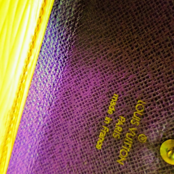 Authentic Vintage Louis Vuitton Epi Wallet Foldout - Picture 9 of 10
