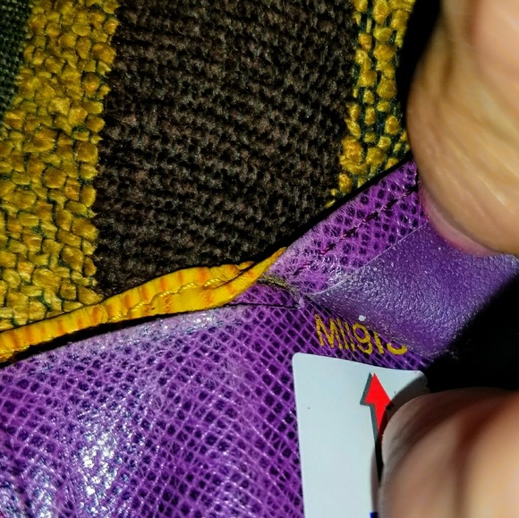 Authentic Vintage Louis Vuitton Epi Wallet Foldout - Picture 10 of 10