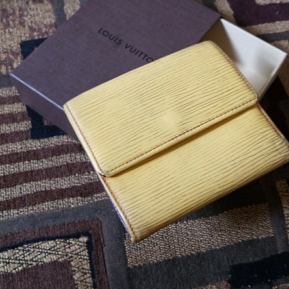 Authentic Vintage Louis Vuitton Epi Wallet Foldout - Picture 7 of 10
