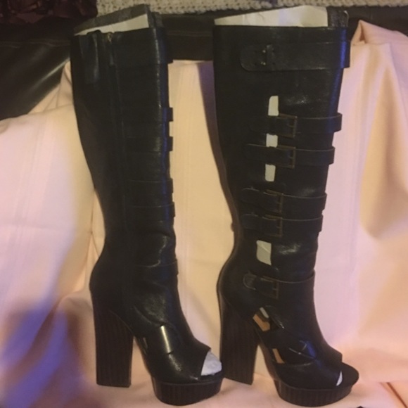 Open toe, 16 inch circumference. +plus size.