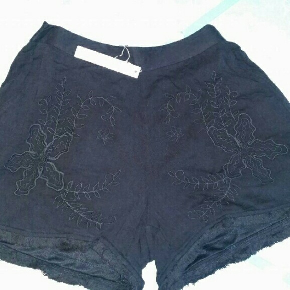 Embroidered Fringe Shorts NWT - Picture 2 of 4