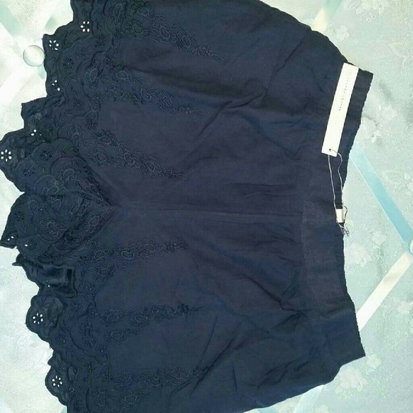 Scalloped Lace Shorts NWT - Picture 3 of 4