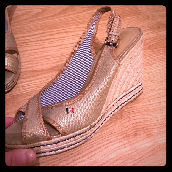 TOMMY HILFIGER WEDGE SANDALS