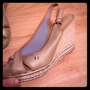 TOMMY HILFIGER WEDGE SANDALS