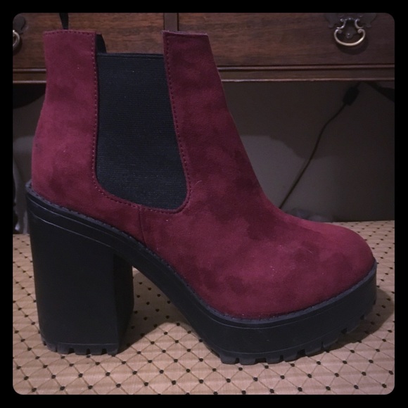 Super Cute Chunky Retro Pump Booties!!