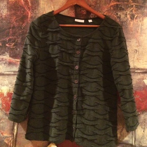 Gray and black scallop design button blouse