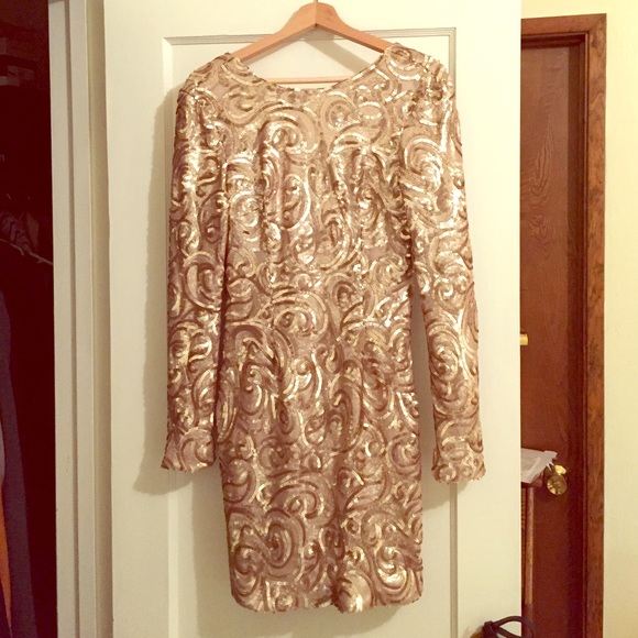 Beautiful cocktail dress to impress.