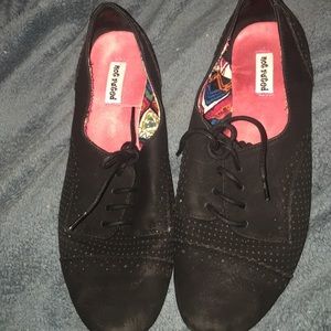 Black shoes