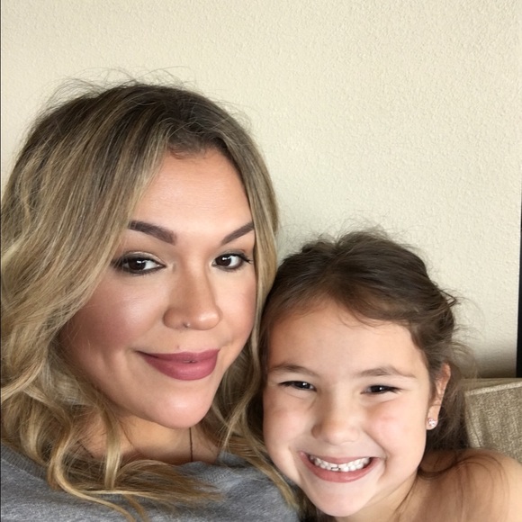 Meet your Posher, Lia - Picture 1 of 1