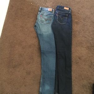 Two pairs of women's Levi's