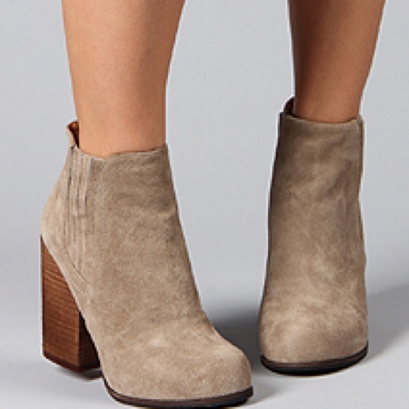 Jeffrey Campbell Shoes - Jeffrey Campbell Taupe Knockout Booties 💕