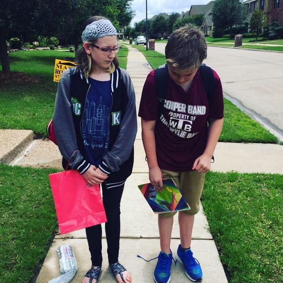 Meet your Posher, Halle - Picture 1 of 1