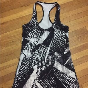 Lulu cool racerback, Size 6