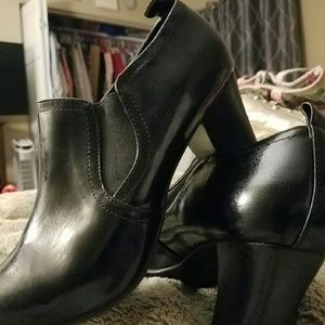 Patent leather like dress shoe FINAL $