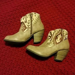 Qupid Western Booties