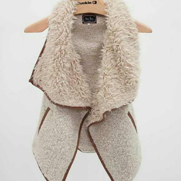 Love Tree Jackets & Blazers - Love Tree Shearling/Sherpa/Faux Fur Vest (Unworn)