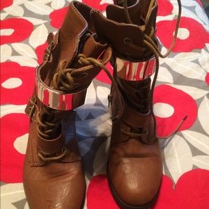 Tan boots .. worn twice Great condition