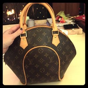Louis Vuitton Monogram Canvas Ellipse