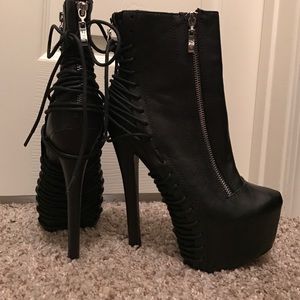 ZiGiny Suspend Bootie