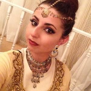 Meet your Posher, Dina