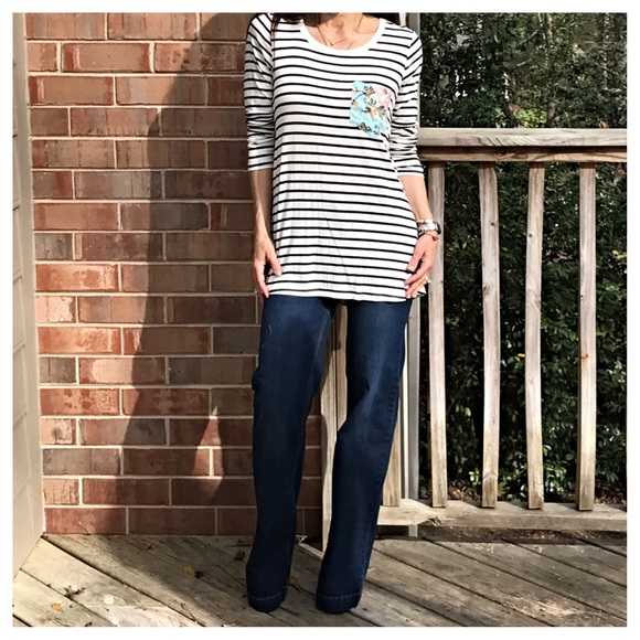 🆕 Floral back tunic ONE HOUR SALE - Picture 4 of 7