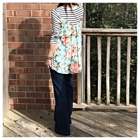 🆕 Floral back tunic ONE HOUR SALE - Picture 5 of 7