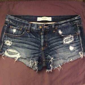 Super cute distressed A&F jean shorts