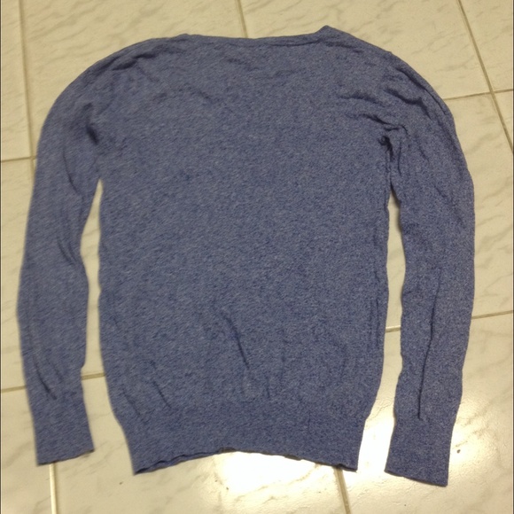 ♦️SALE♦️NWOTlight,light blue&white v-neck sweater - Picture 3 of 3