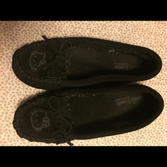 MINNETONKA FOR HELLO KITTY® KILTY (WOMEN)