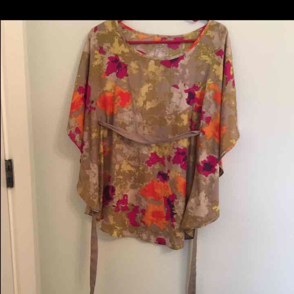 NWOT Maternity Blouse 👚 XS