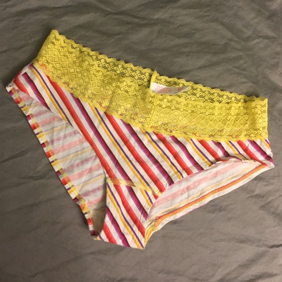 Victoria's Secret low-rise hiphugger - Picture 1 of 3