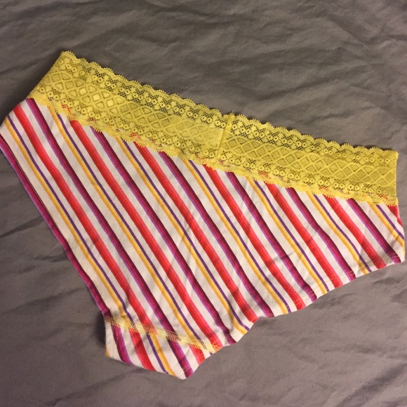 Victoria's Secret low-rise hiphugger - Picture 2 of 3