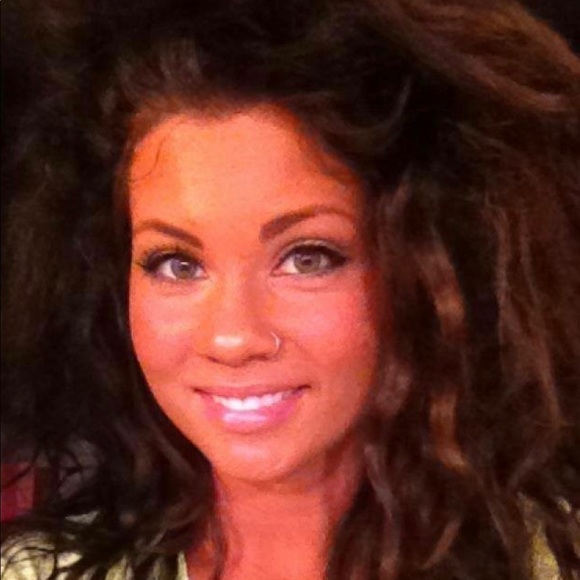 Meet your Posher, Amanda - Picture 8 of 8