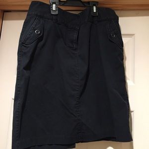 Look sharp in this like new midi pencil skirt!