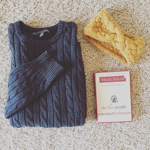 Old Navy Sweaters - Old navy gray cable knit sweater
