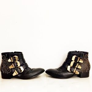 Forever 21 Black And Gold Chelsea Boots