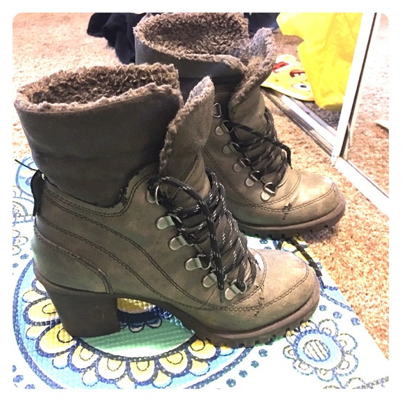 High heel boots/ ankle boots