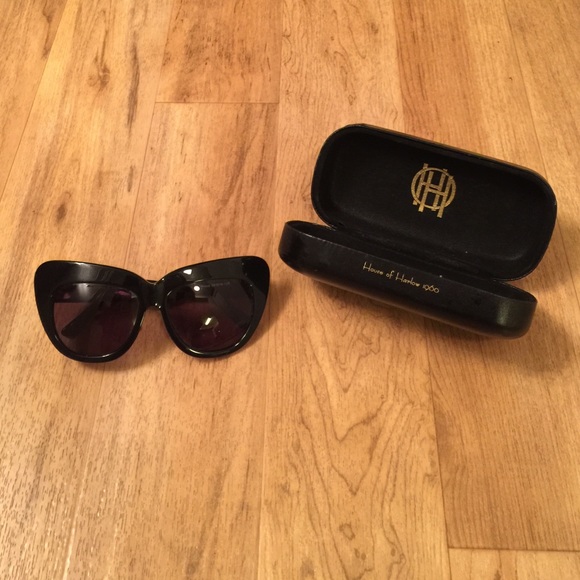 House of Harlow 1960 Chelsea Black Sun glasses