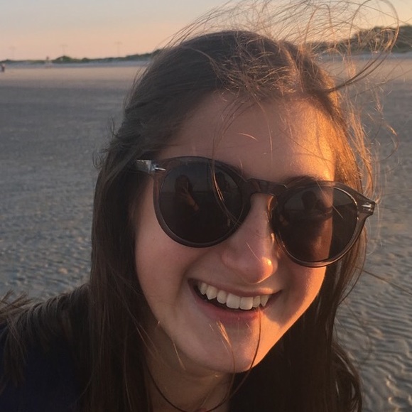 Meet your Posher, Julianna - Picture 1 of 1