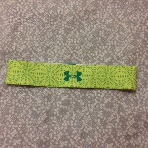 Under armour head band. Never worn!