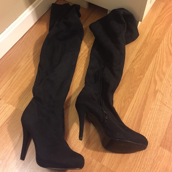 Black Suede Boots size 8.5- like new!