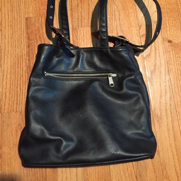 Used but good LIZ leather purse!