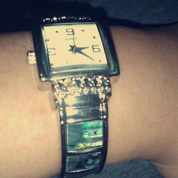 Watch - Picture 2 of 3