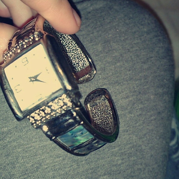 Watch - Picture 3 of 3